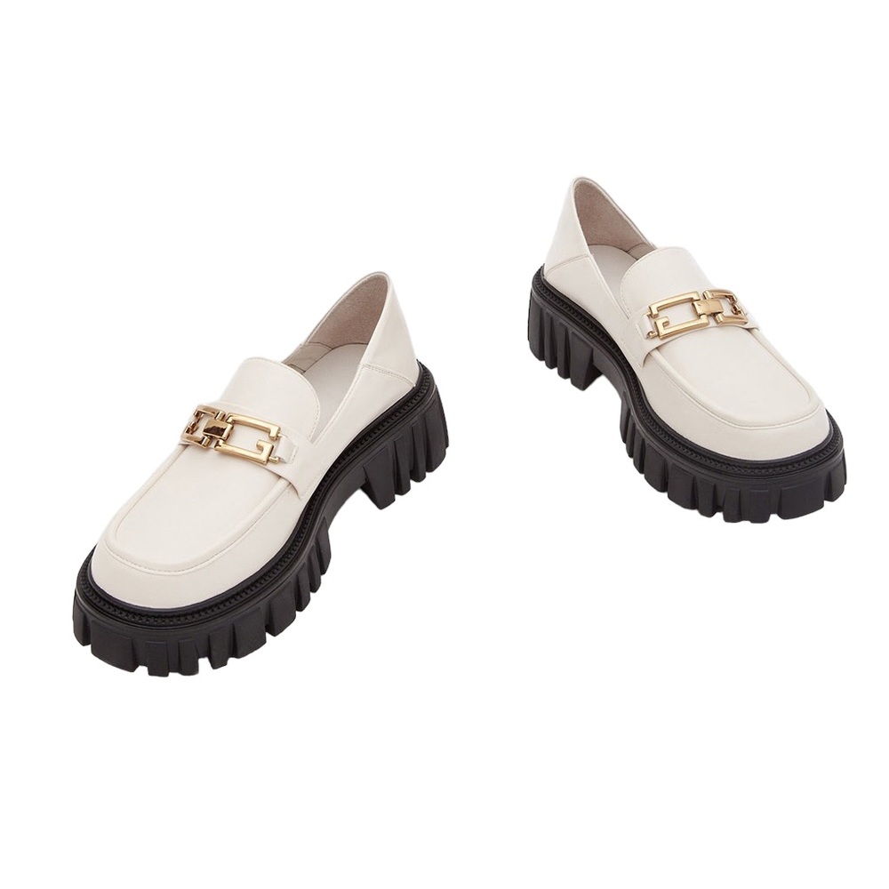 Lattelier Leather Loafer with Chain